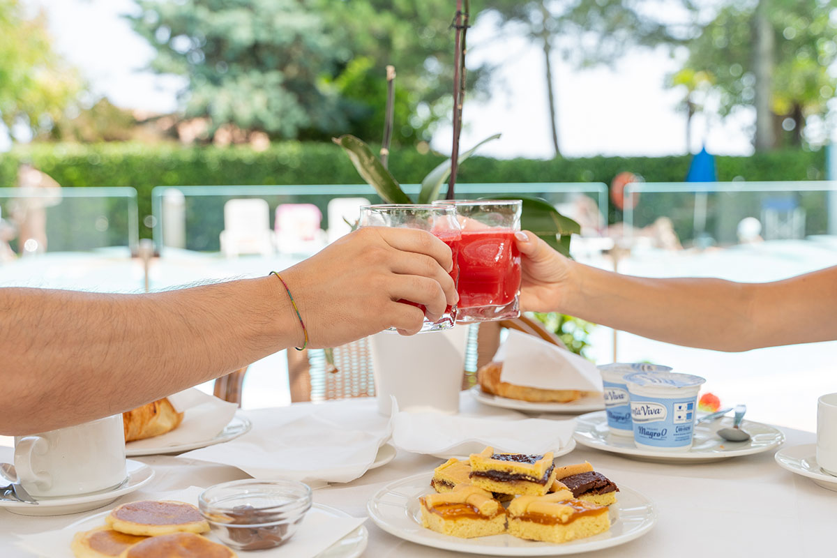 colazione-piscina