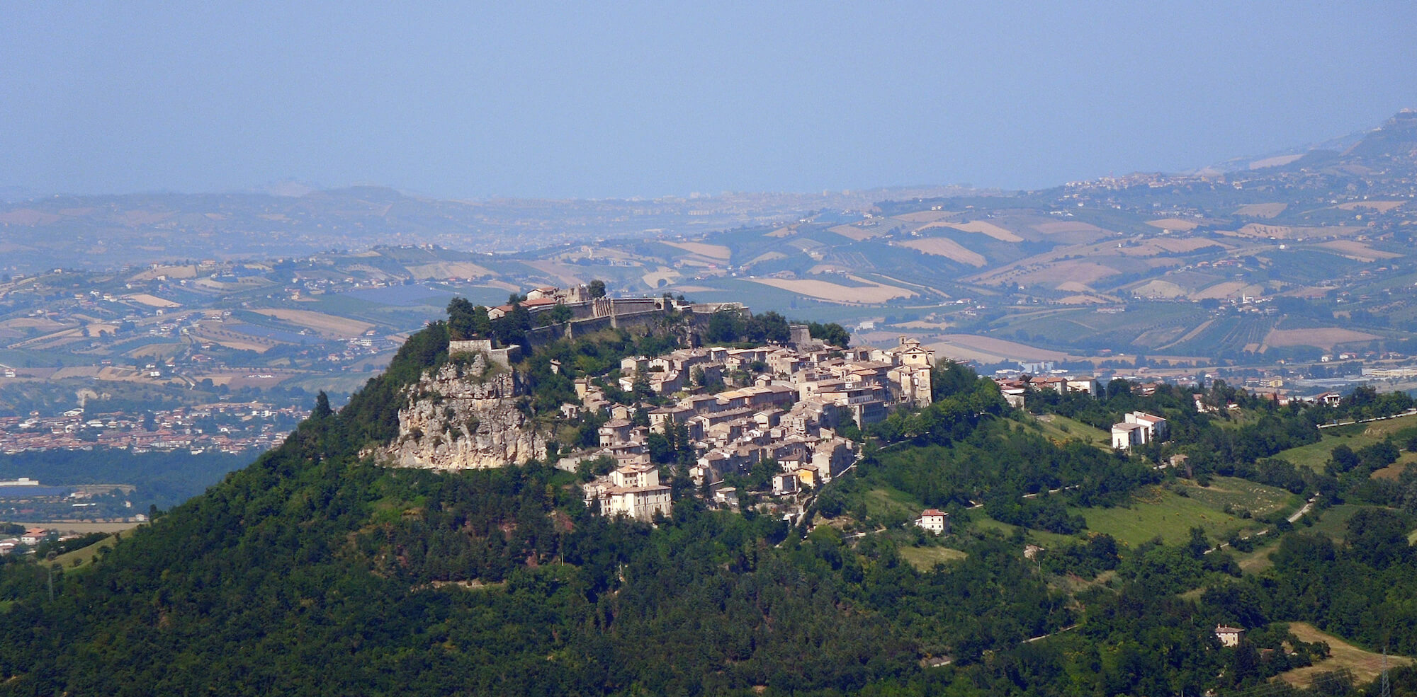 Fortezza_di_Civitella_del_Tronto_vista_dalla_SP_52_(TE)